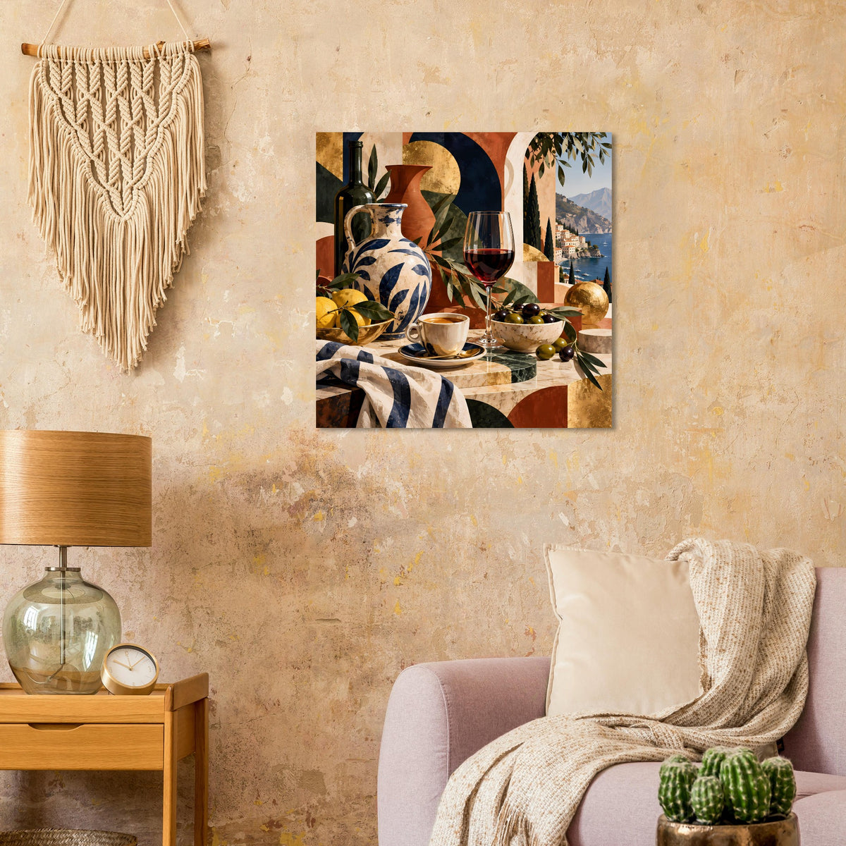 Quadratisches Wandposter mit mediterranem Tischstillleben: Oliven, Wein und Küstenlandschaft.