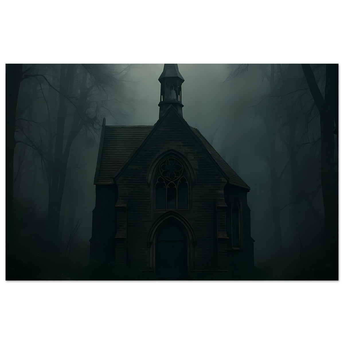 Kapellenposter: dunkle Kapelle mit Turmaufsatz und Eingang im Nebelwald