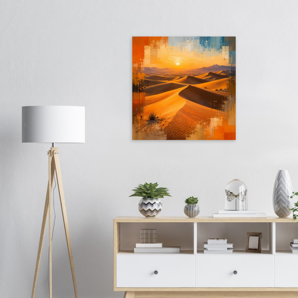 Kunstdruck mit Wüste, Sanddünen und Sonne am Horizont, warmes Orange und Blau