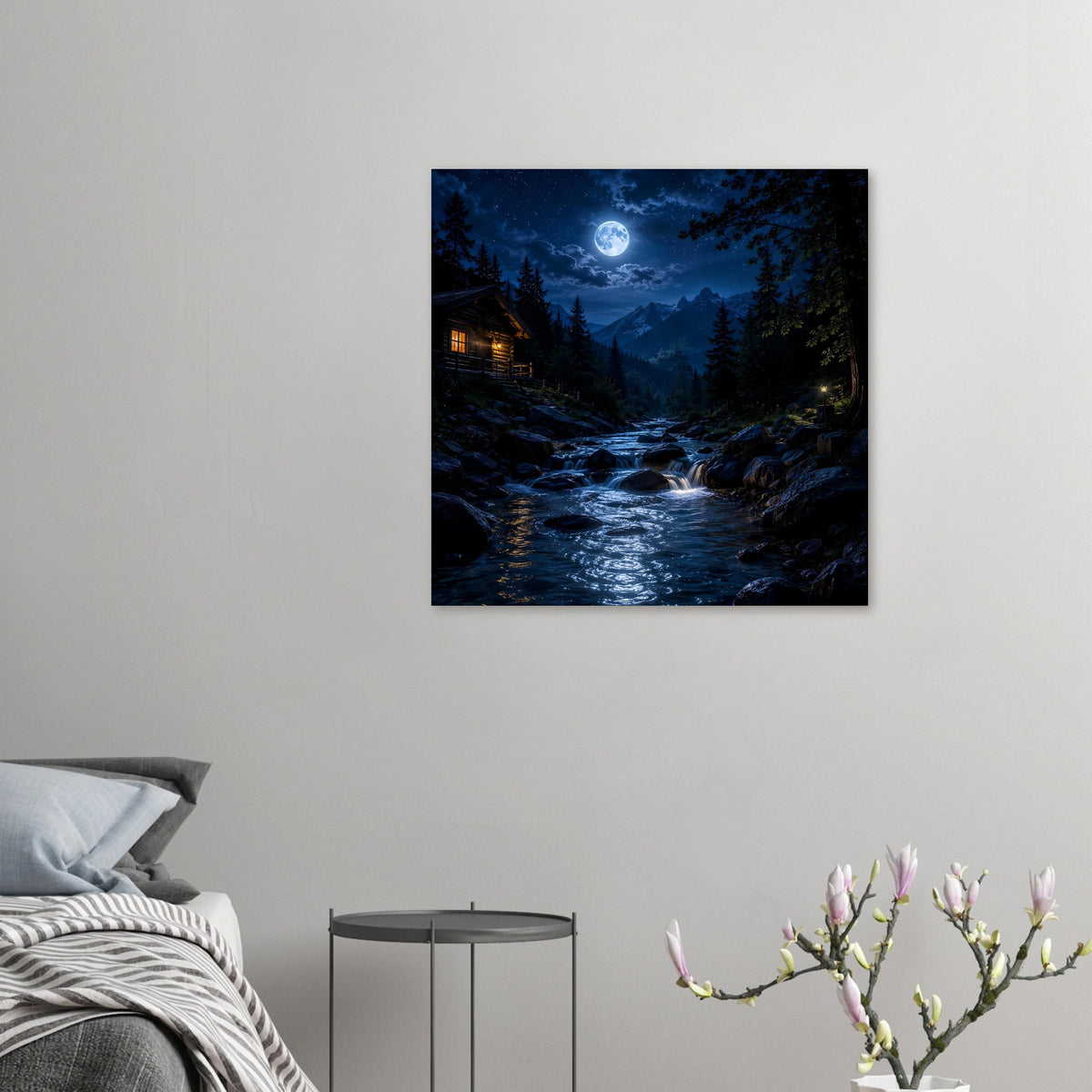 Kleines Poster: mondbeschiener Bergbach in einem Rahmen an der Wand (Vollmond, Tannen)
