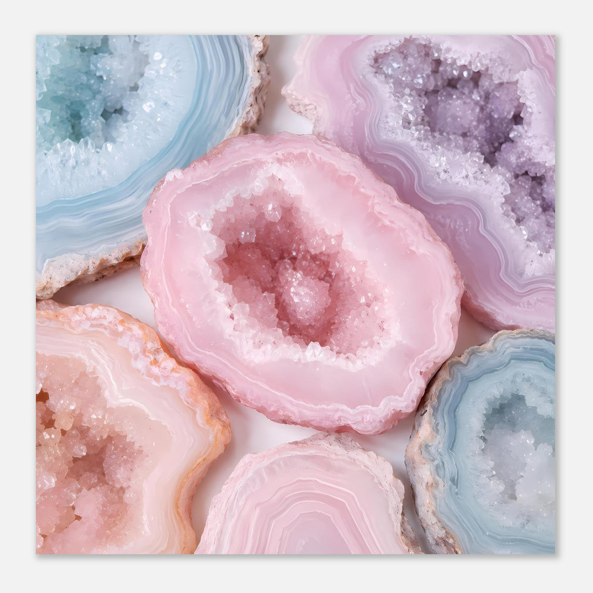 Poster mit Detailansicht pinker Geode, hellblauen Bereichen links und violettem Kristall oben