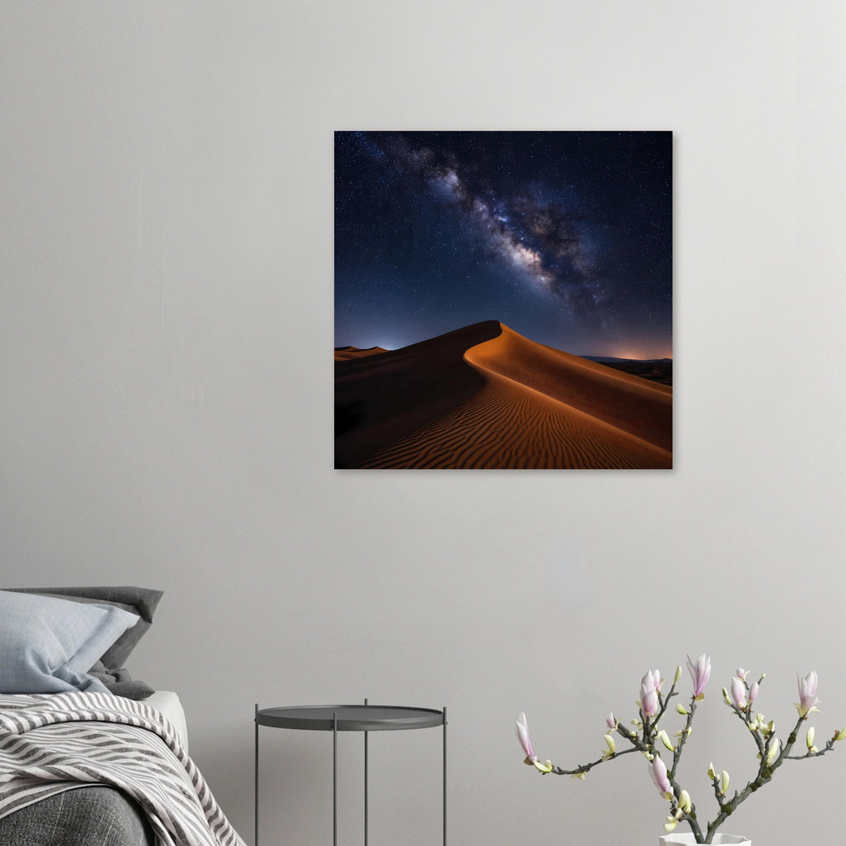 Kleines Poster mit goldenen Sanddünen und Milchstraße am Nachthimmel
