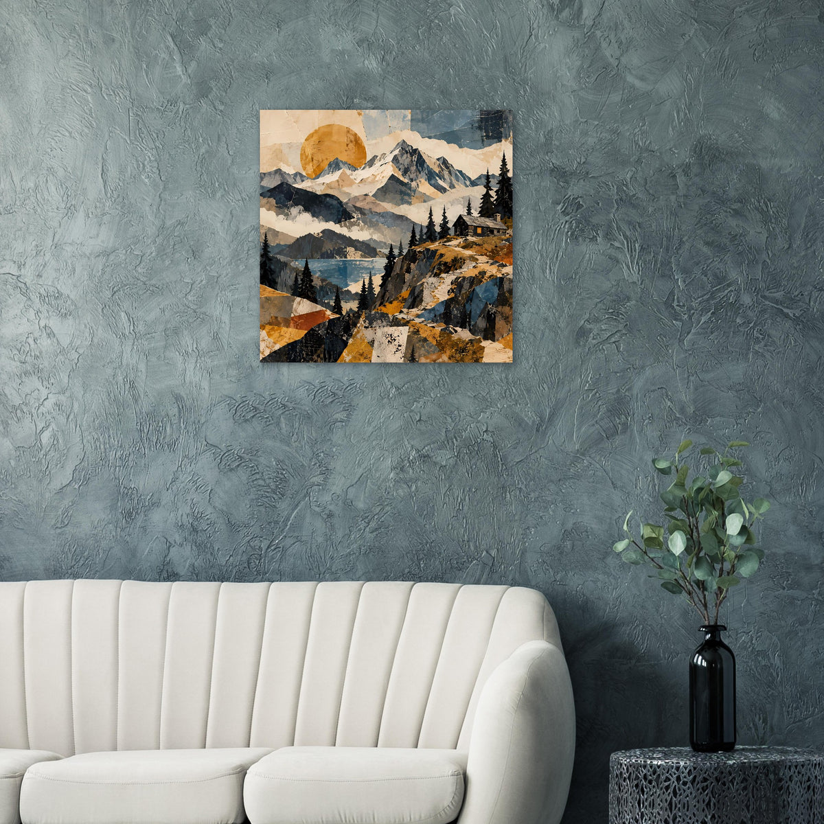 Gerahmtes Naturposter mit Bergpanorama und Tannenwald in Blau und Ocker