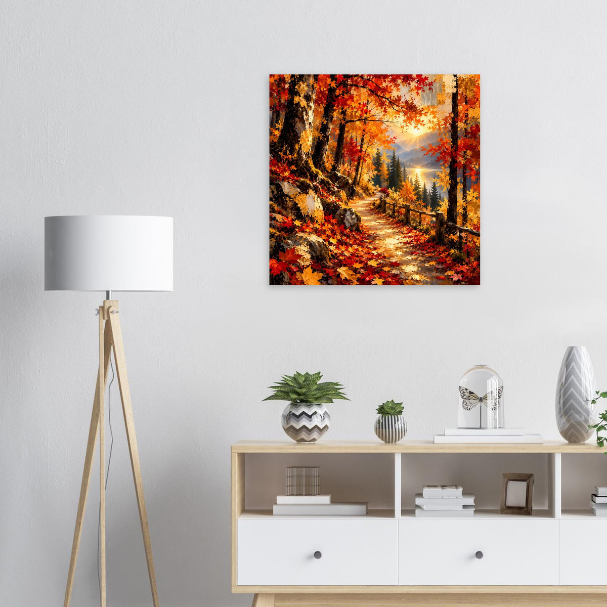 Quadratisches Wandposter: Weg durch den Herbstwald mit leuchtenden Baumkronen