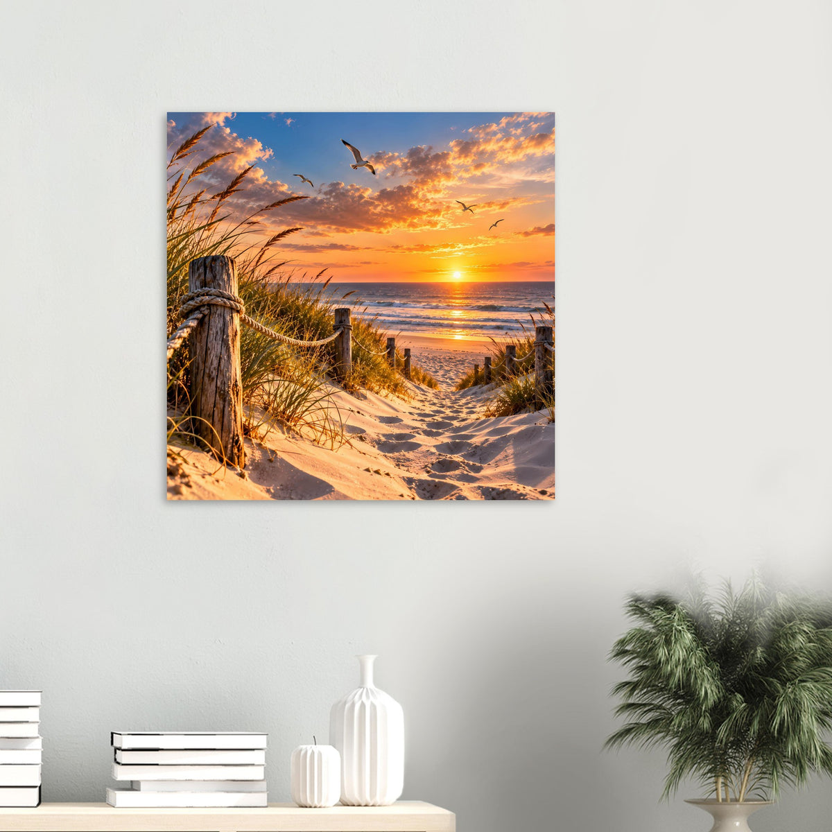 Wandposter mit orangefarbenem Sonnenuntergang, Stranddünen, Möwen über dem Meer