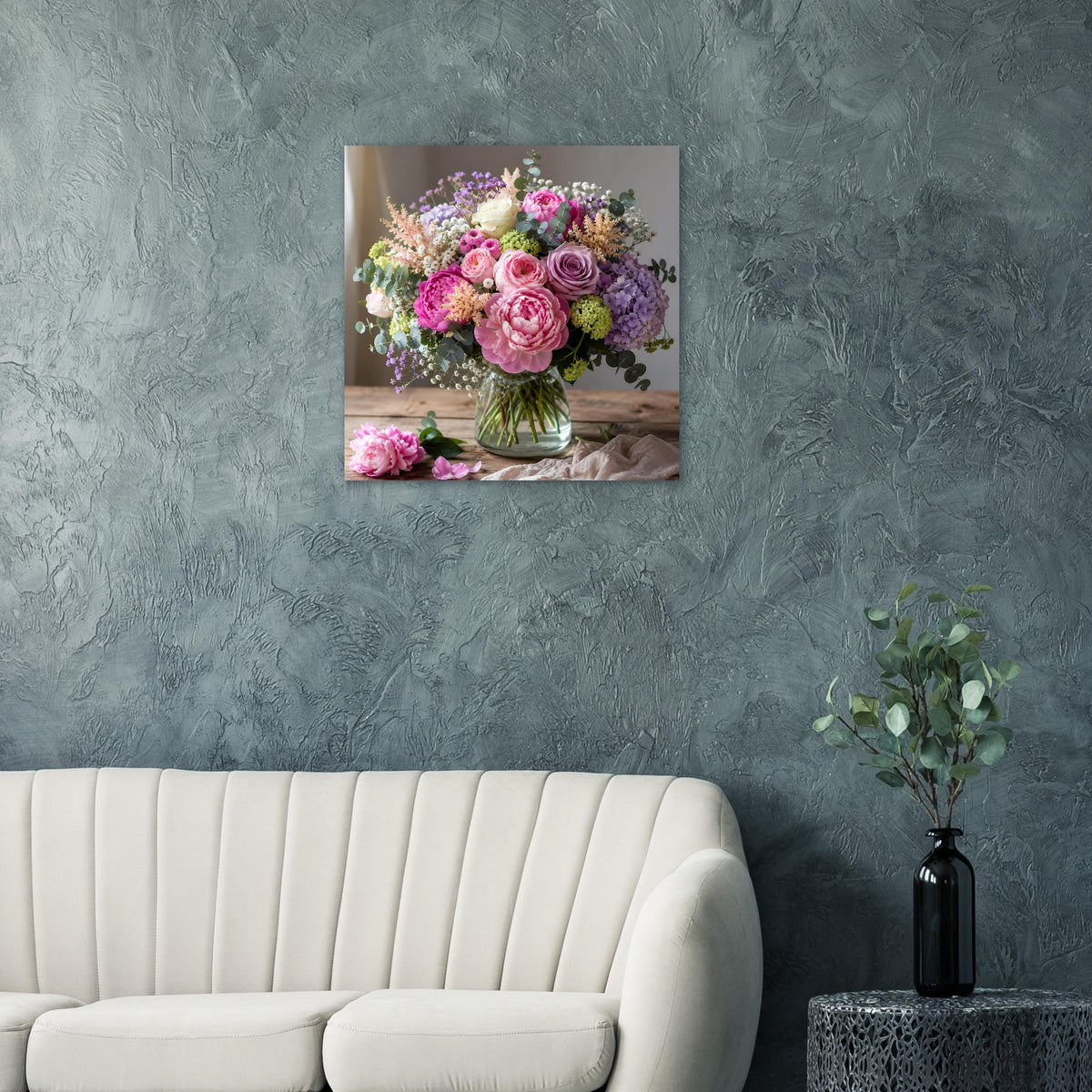 Florales Blumenposter mit Bouquet in Vase, Pastellrosa und Violett mit grünem Beiwerk