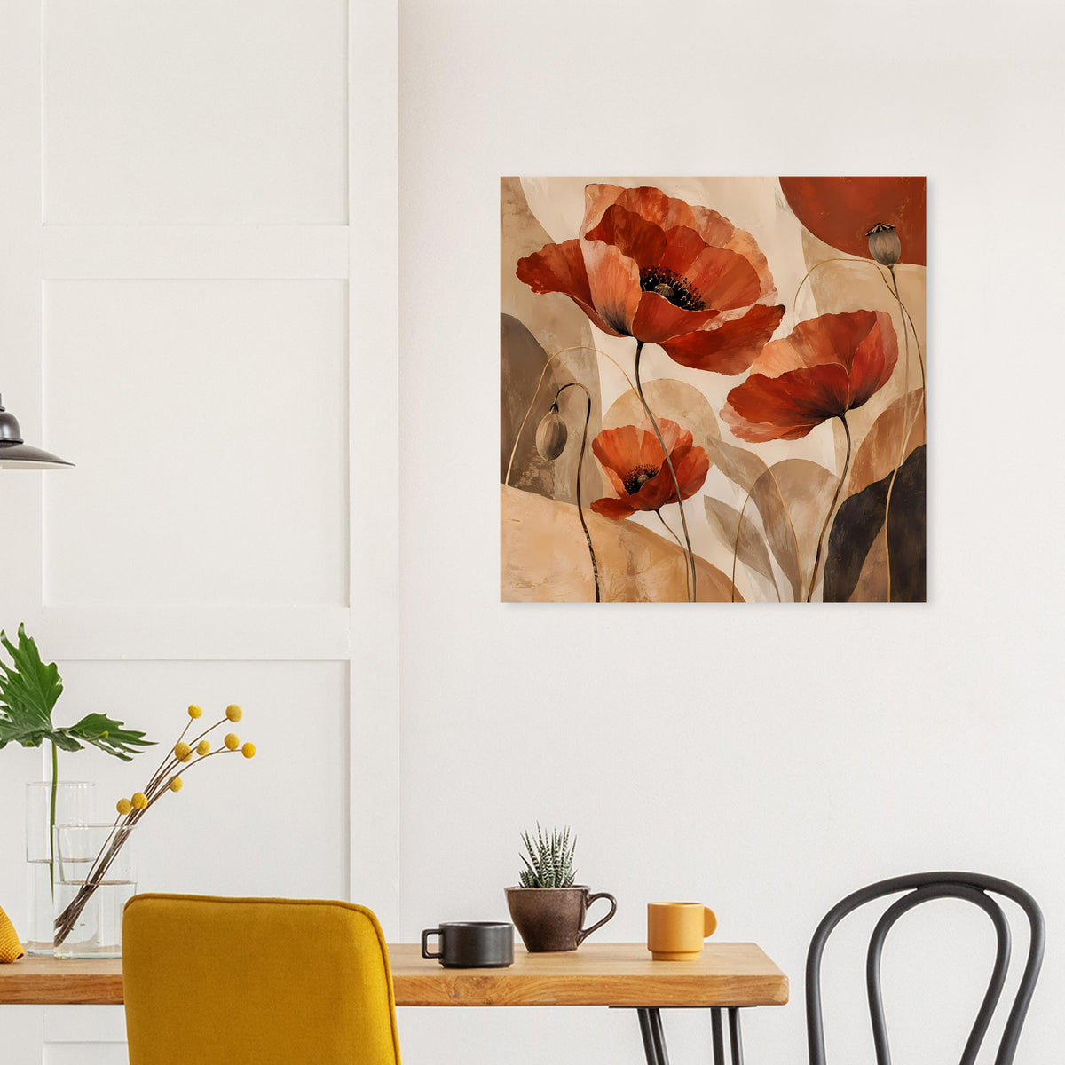 Poster mit roten Mohnblüten und stilisierten Blättern auf beigem Hintergrund