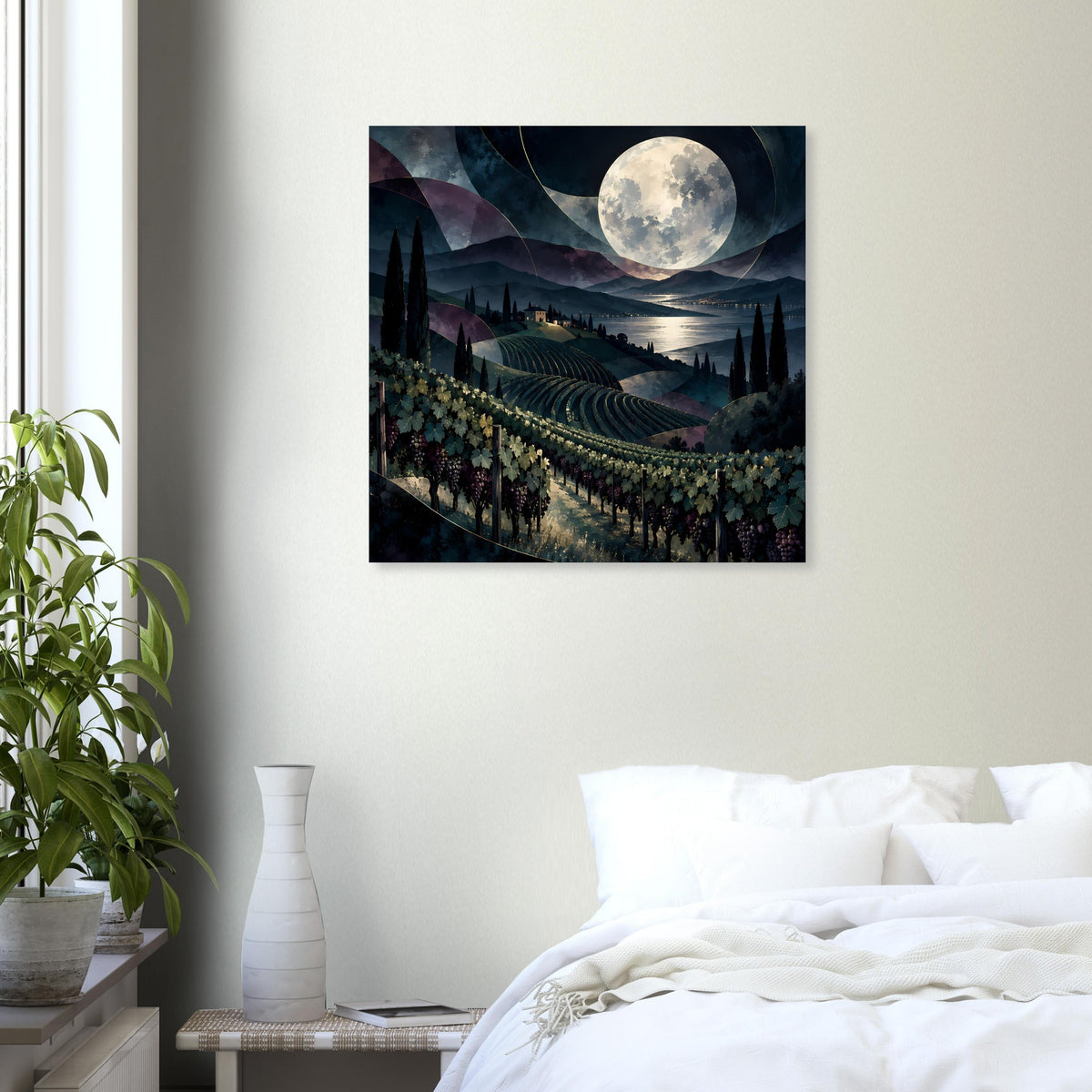 Nachtlandschaftsposter: Vollmond über Weinbergen, dunkle Hügel und Zypressen, schwarzer Rahmen
