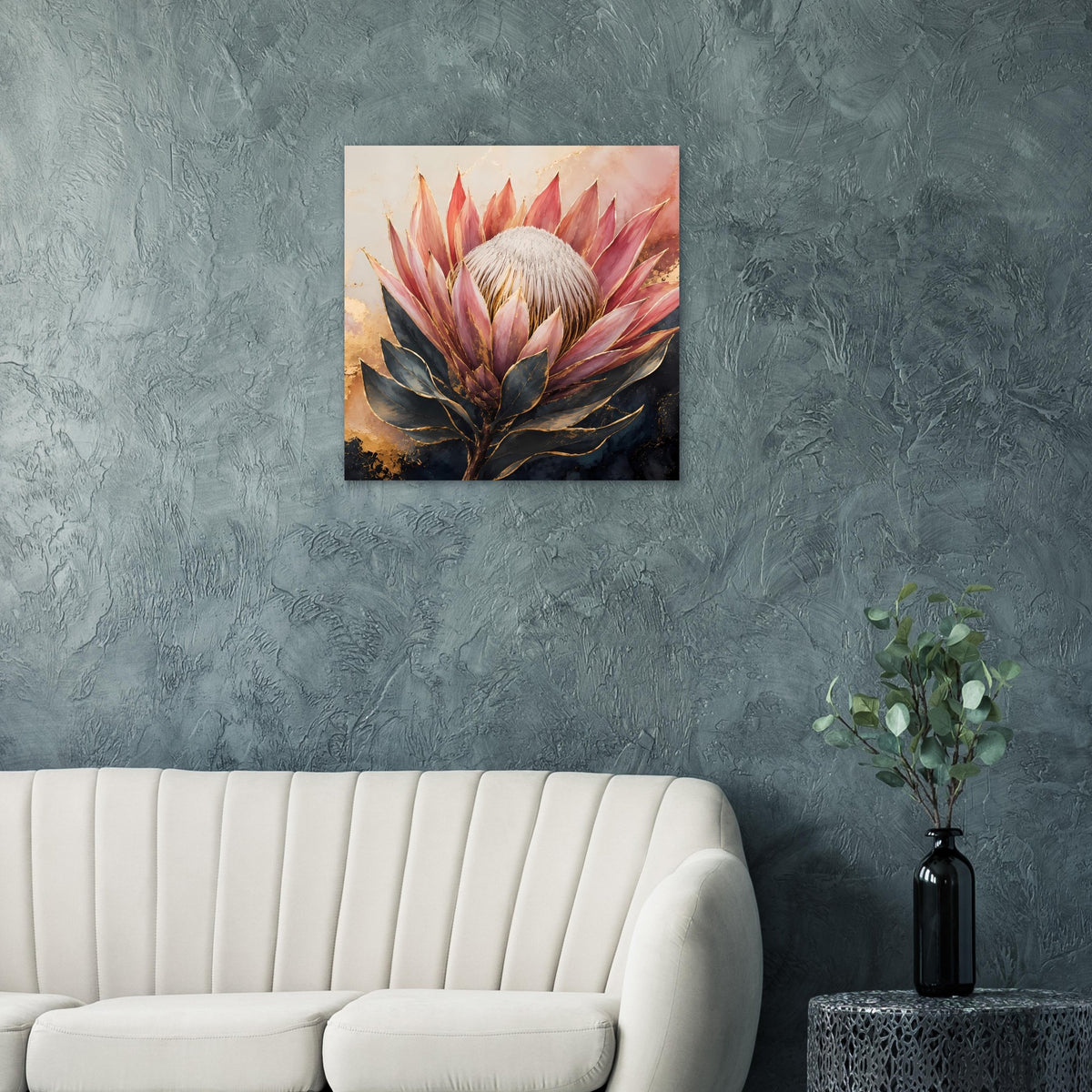 Botanisches Poster mit Königsprotea in Altrosa und goldenen Akzenten, dunklem Blattwerk