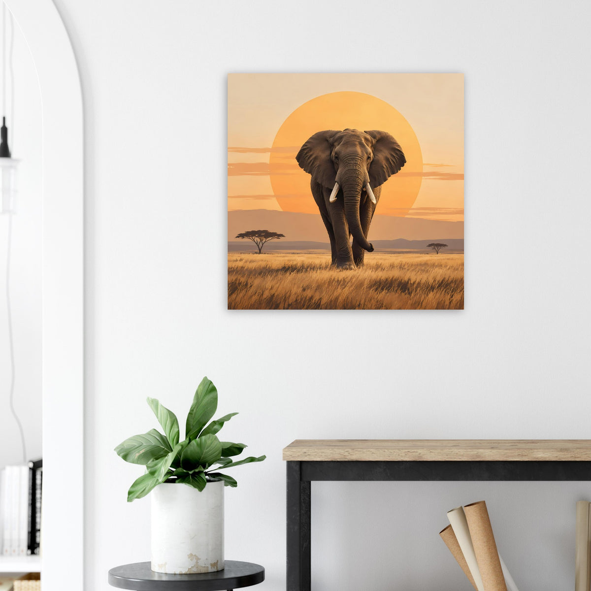 Quadratisches mattes Poster mit Elefantkopf und Sonnenuntergang im runden Orangehimmel