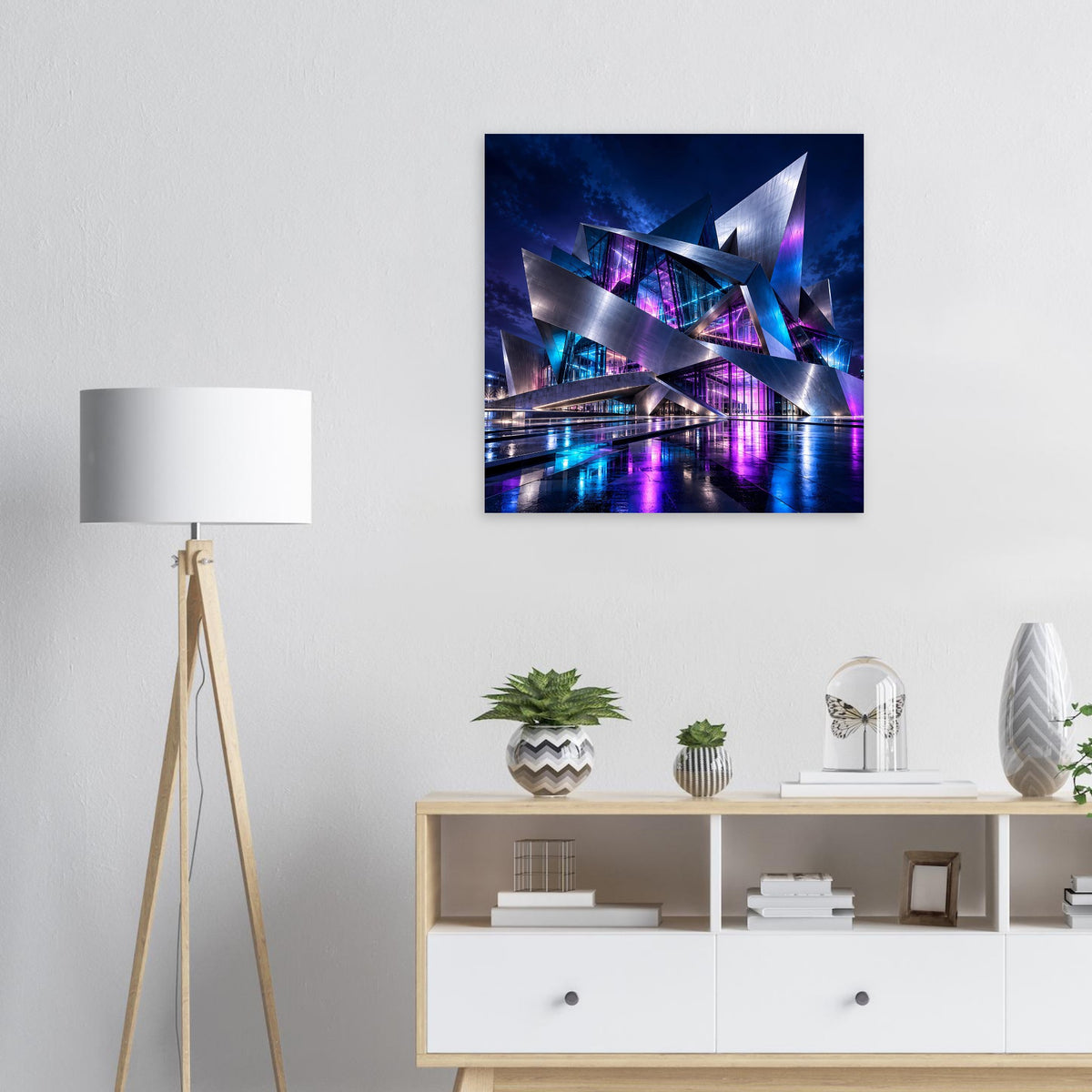 Futuristisches Architekturposter mit blau-violetten Lichtspuren und silbernen Kanten