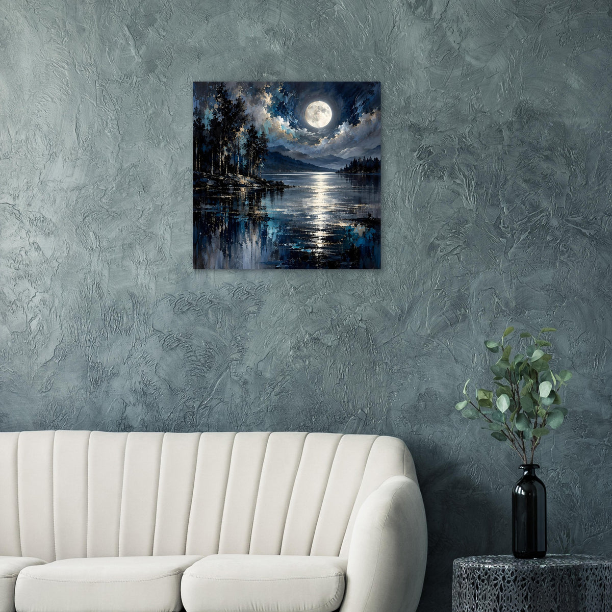 Quadratisches Nacht-Landschaftsposter: heller Mond über Wasser, dunkle Bäume und Wolken.