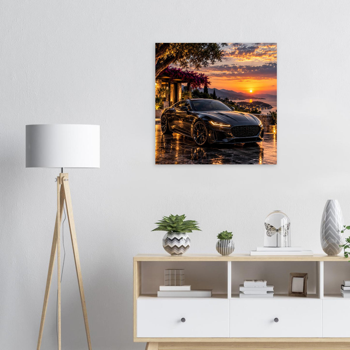 Poster mit Sonnenuntergang und schwarzem Sportwagen mit Scheinwerfern auf nasser Straße