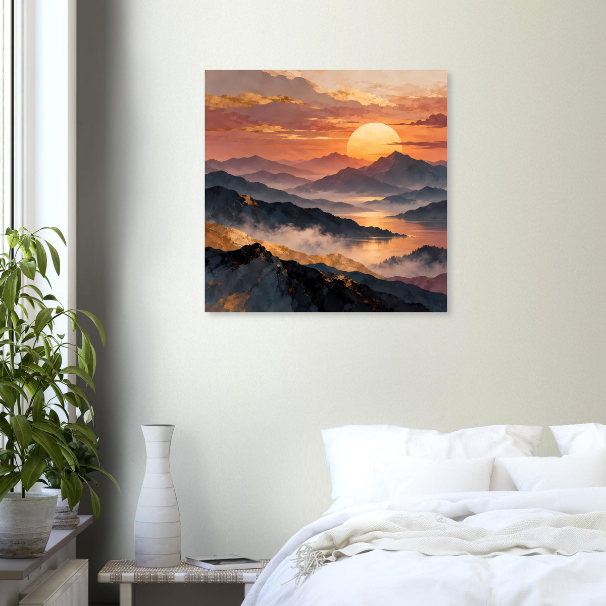 Quadratisches Wandposter mit Sonnenuntergang, Bergen und Nebel über dem Tal.