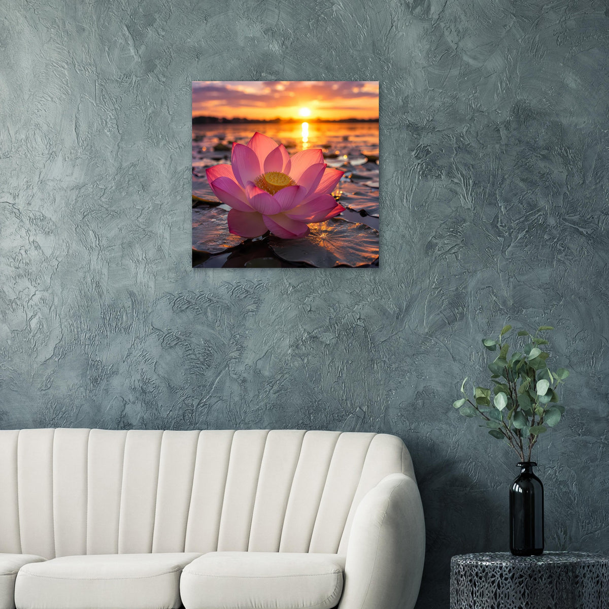 Quadratisches Wandposter mit rosa Lotusblüte, Sonnenuntergang über Wasser und schwarzer Umrandung
