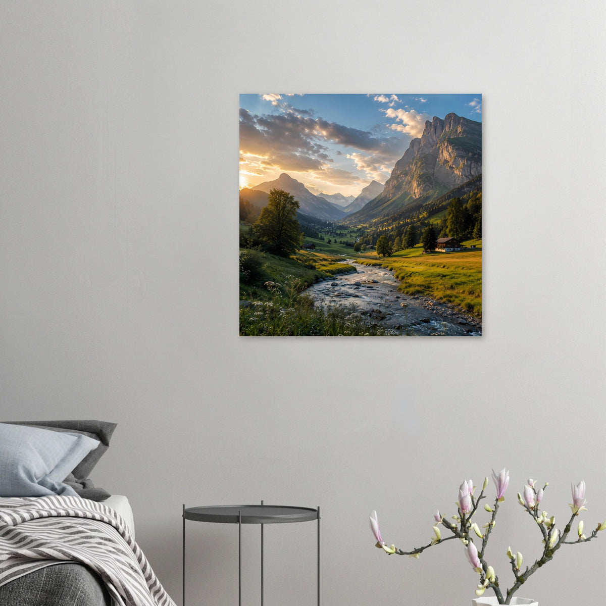 Kleines Alpenposter: Flusstal und Sonnenuntergang zwischen Bergen, hochformat