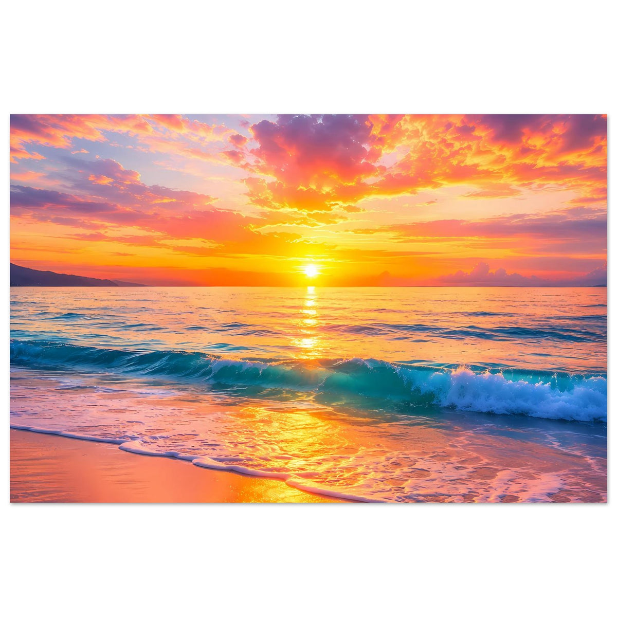 Horizontales Strandposter mit Sonne im Meerhorizont, farbigen Wolken und Wasserreflexen