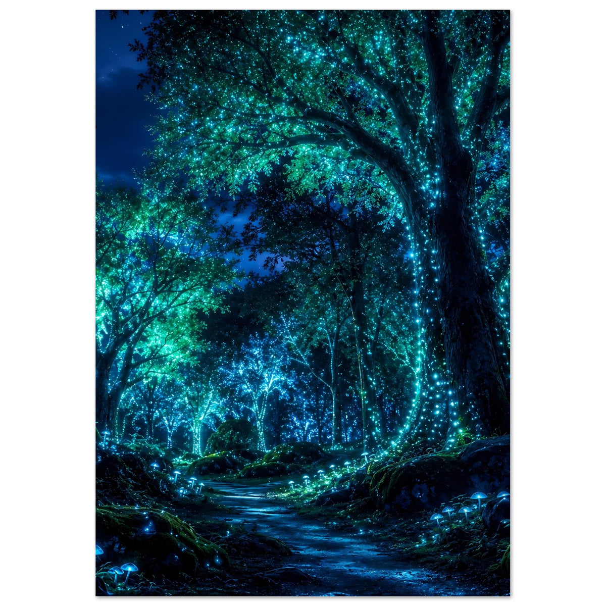 Poster im Hochformat: leuchtender Baumstamm mit funkelnder Rinde, Waldweg im Dunkeln