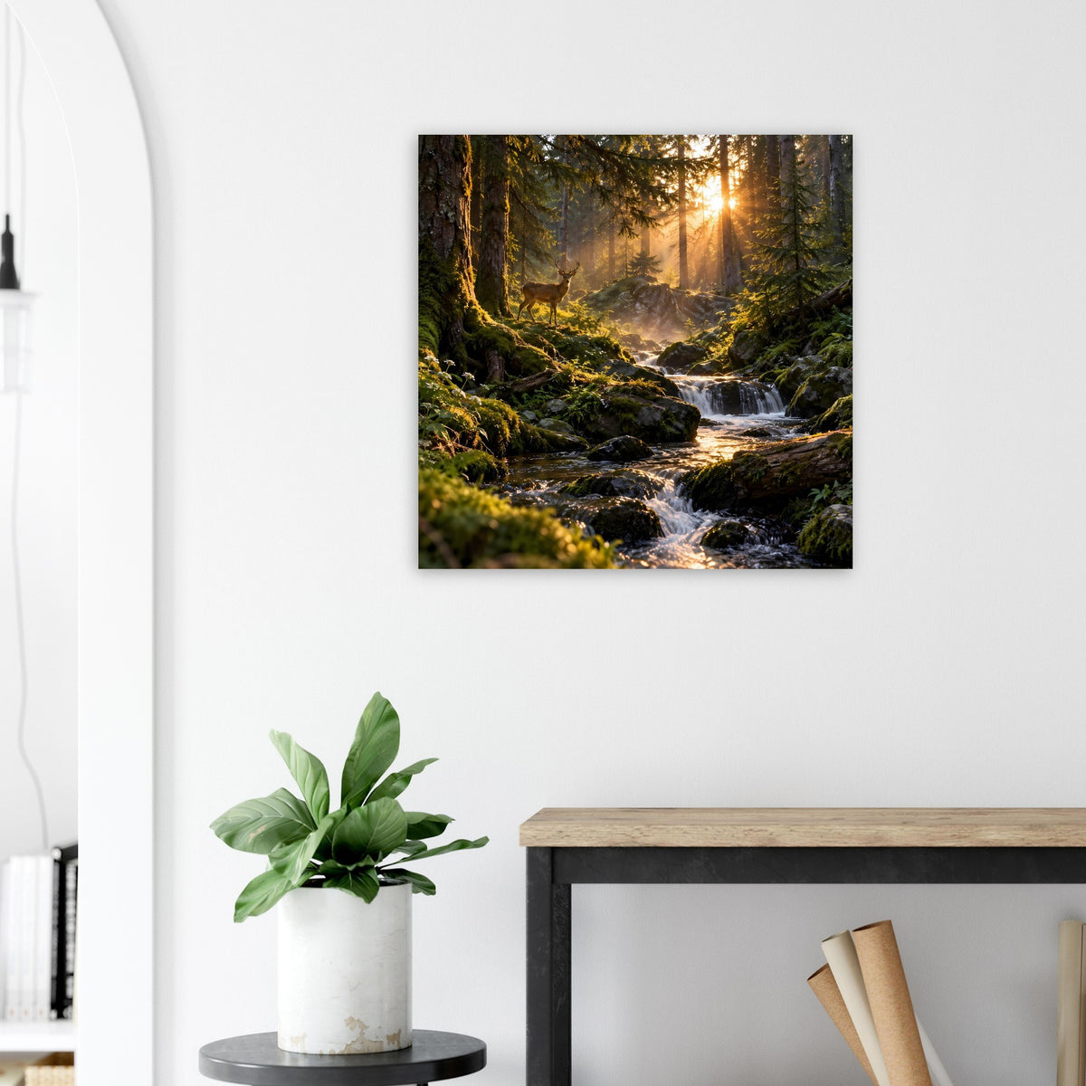 Quadratisches Wandposter mit Bachlauf im Wald und warmem Sonnenlicht