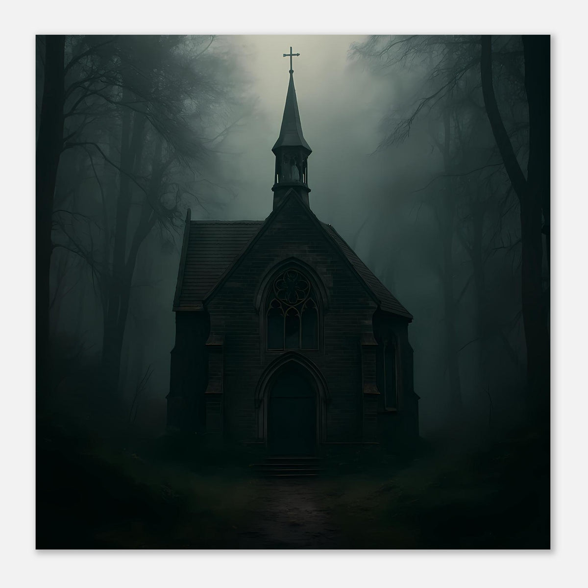 Nahansicht-Poster: dunkle Kapelle mit Turmkreuz im nebligen Wald, hoher Detailgrad