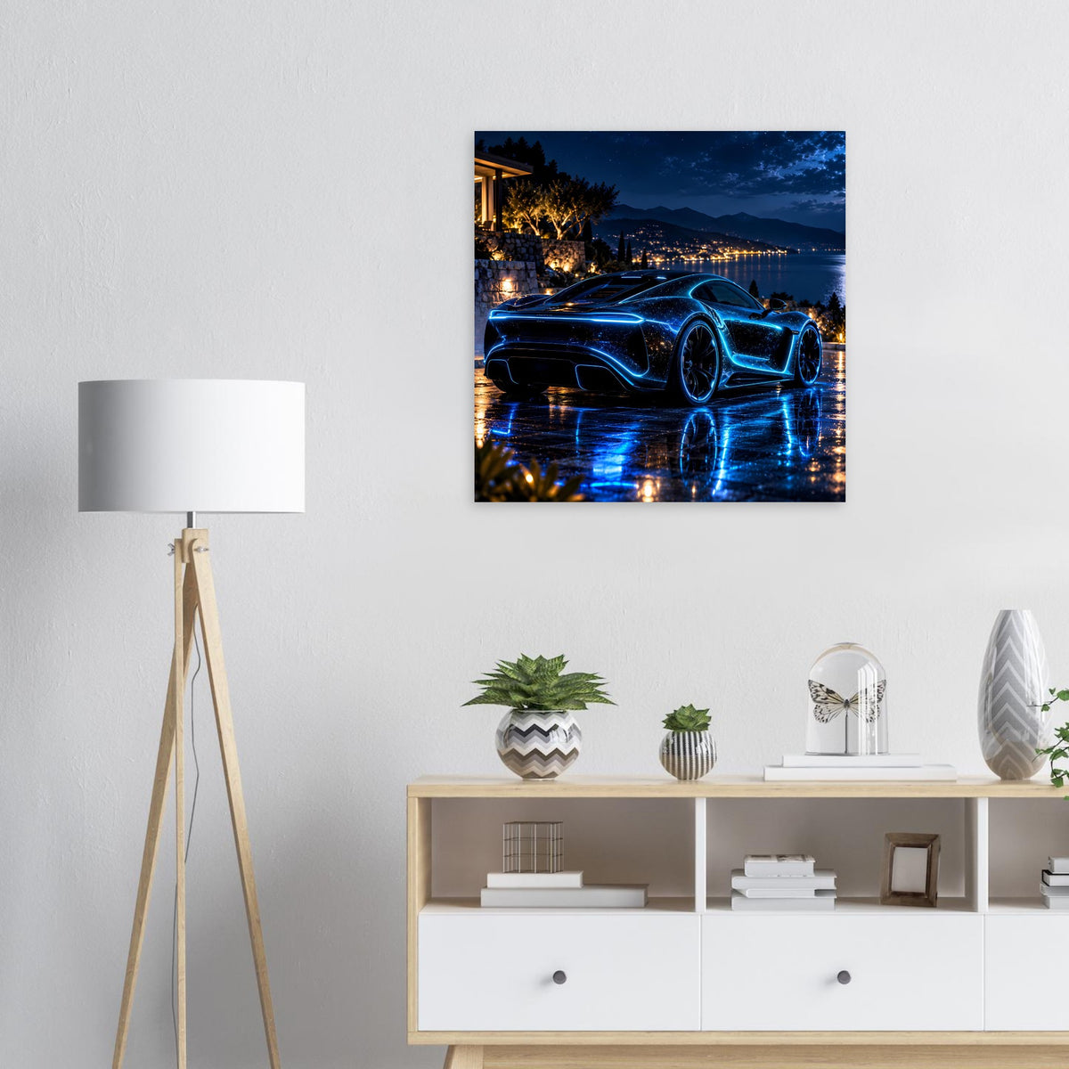 Poster mit blau leuchtendem Sportwagen, nächtlicher Straße und Spiegelungen im Wasser