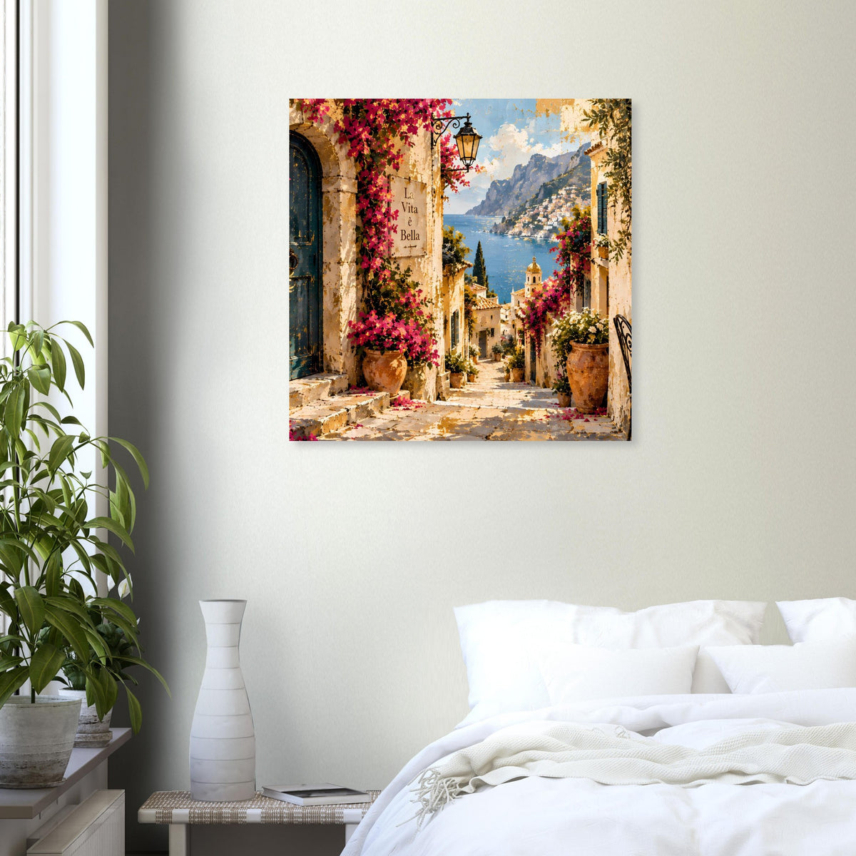 Gerahmtes Poster: mediterrane Gasse mit Laterne, Blumentöpfen und Blick auf Wasser und Berge