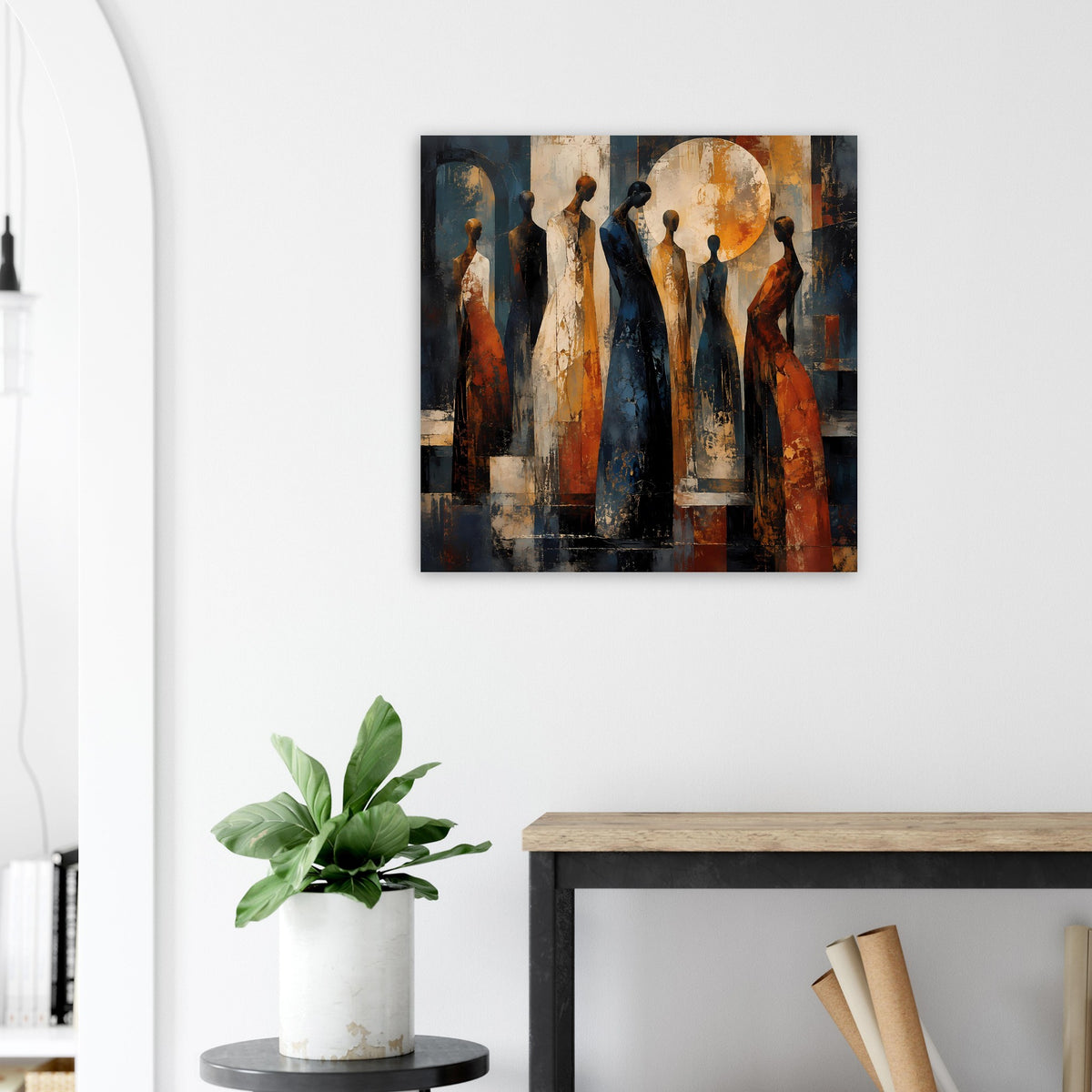 Poster mit abstrakten Figuren in warmen Tönen, quadratisch an weißer Wand
