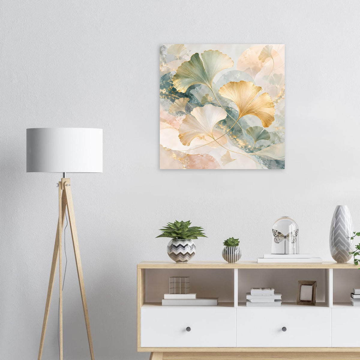 Quadratisches Poster mit Ginkgo-Blättern, Pastellgrün und beigem Blattwerk mit Goldakzenten