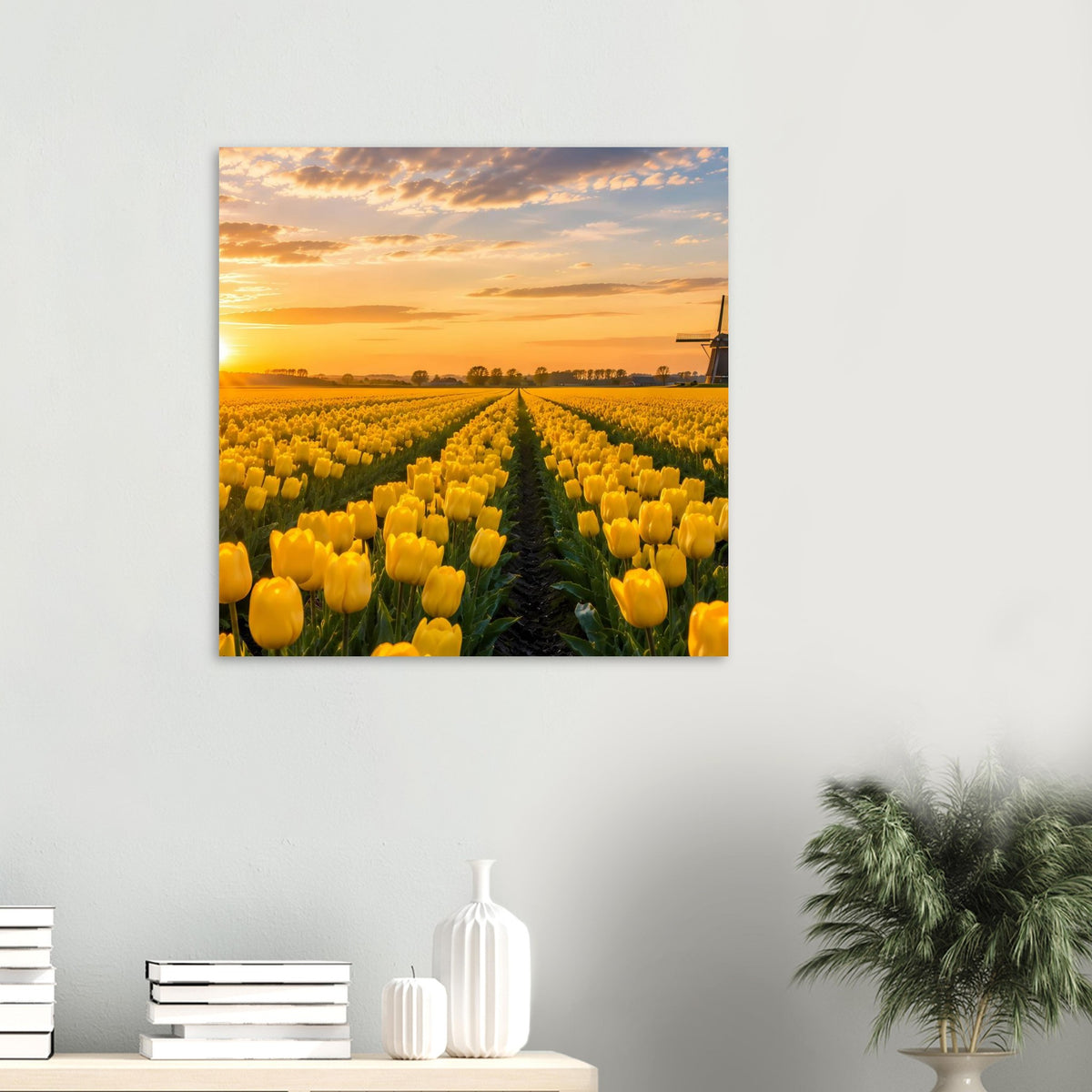 Wandposter mit gelbem Tulpenfeld und holländischer Windmühle im Sonnenuntergang