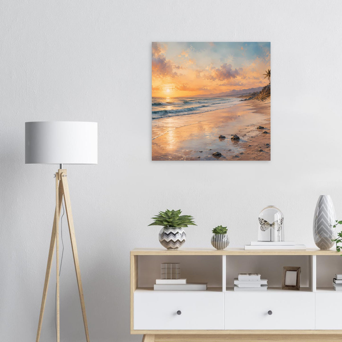 Quadratisches Strandposter: Sonnenuntergang, ruhige Wellen und Strandlinie im Bild
