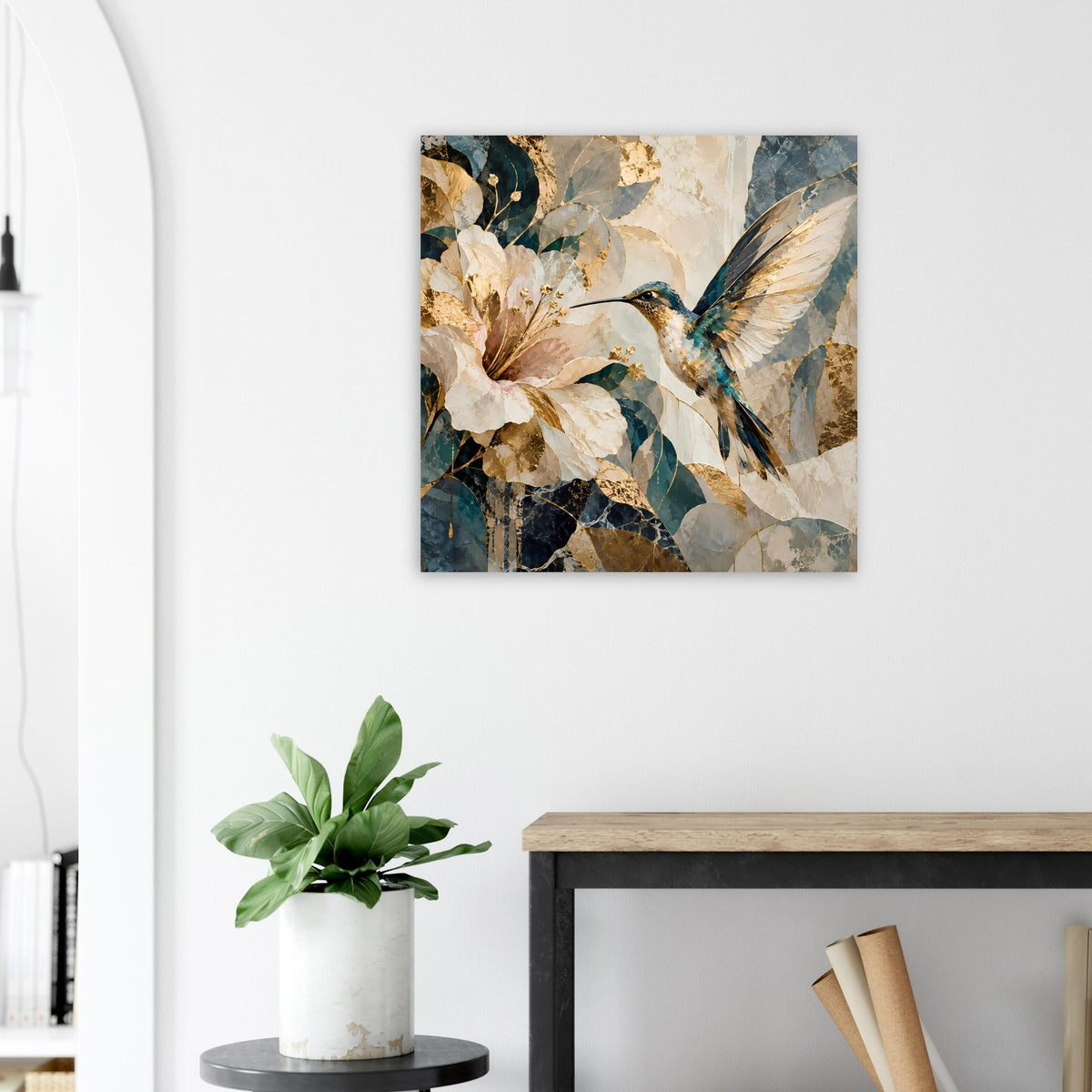 Quadratisches Kunstposter mit Kolibri und Blütenmotiv, Farbverlauf in Blau/Beige