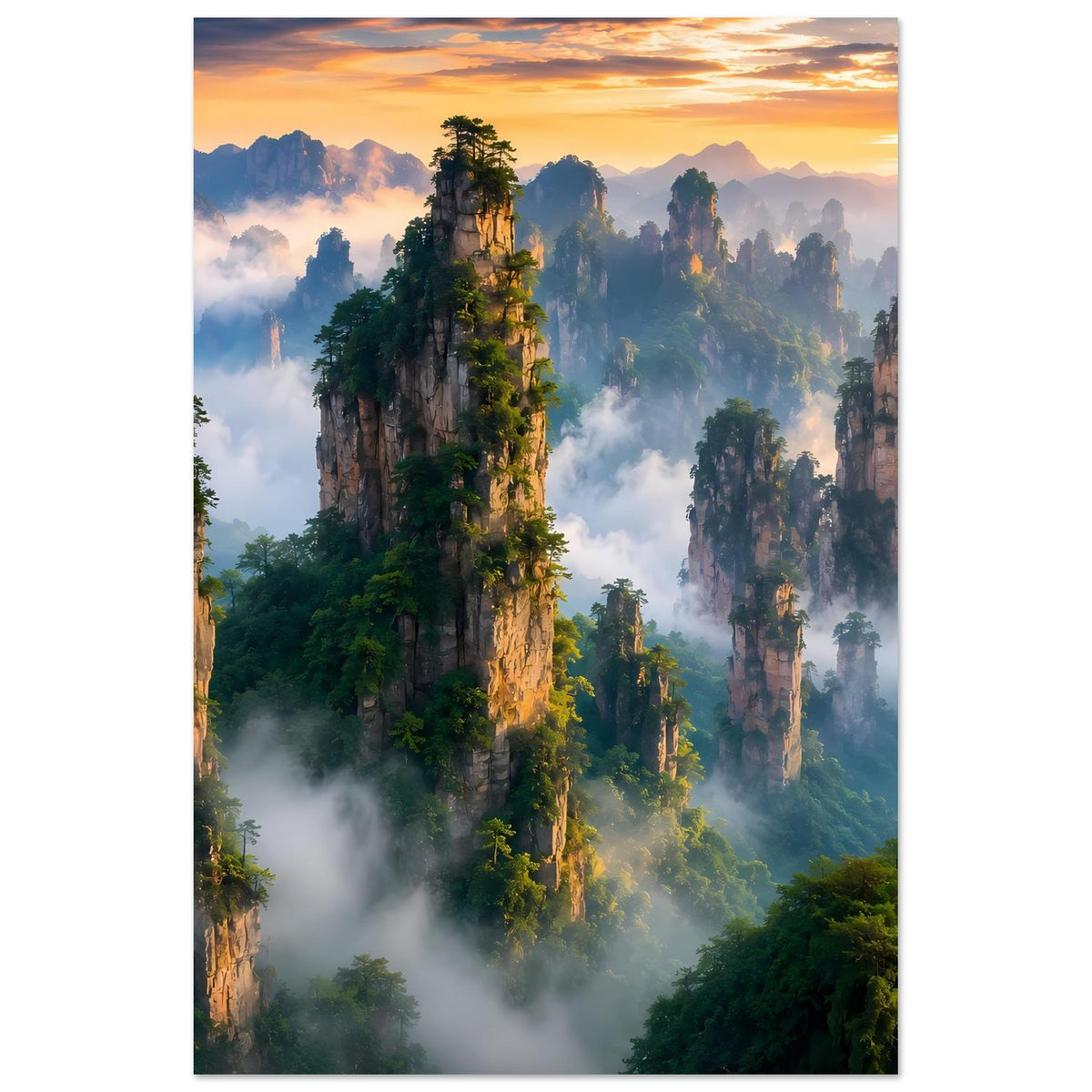 Wandposter im Hochformat mit Sonnenaufgang über nebligen Dschungelbergen und Felswänden