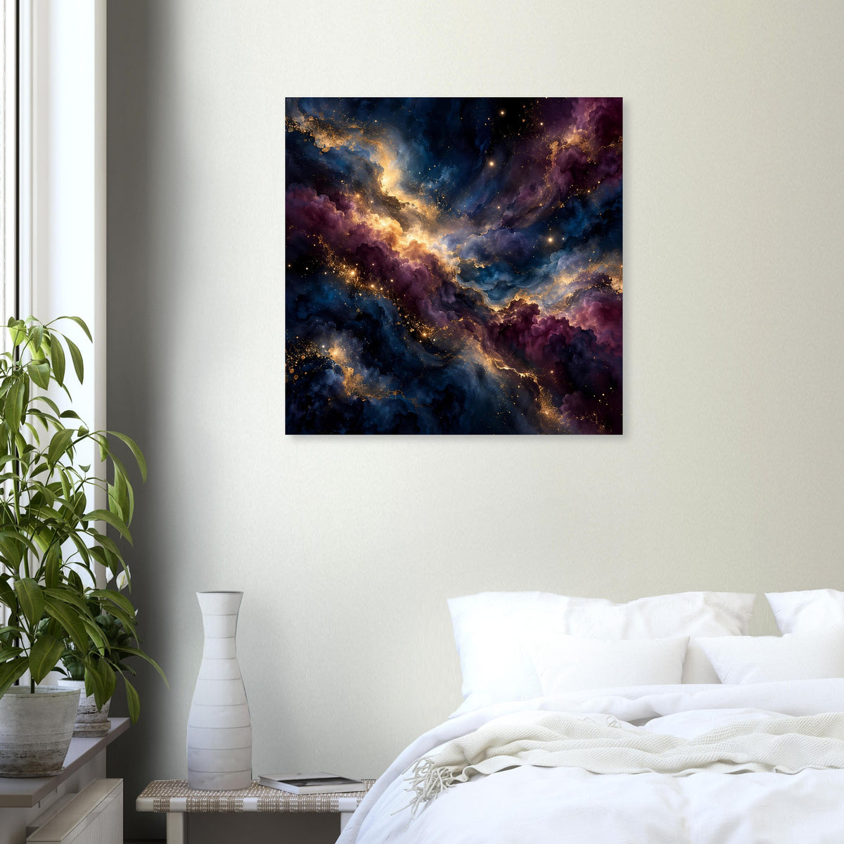 Quadratisches Poster mit Sternen und Nebelwolken in Blau, Violett und Goldtönen
