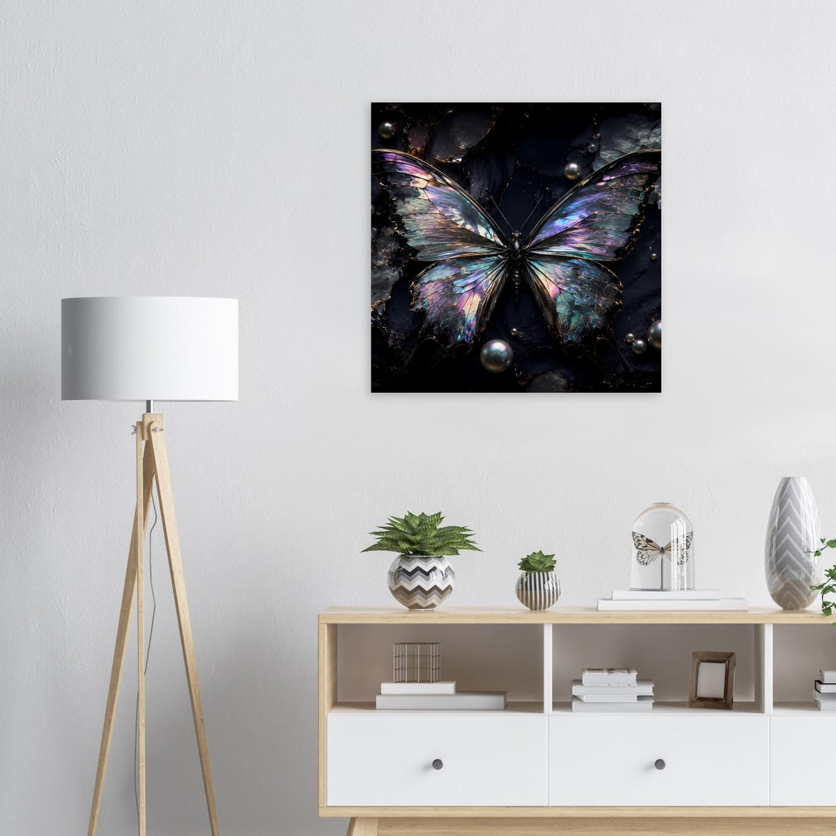 Quadratisches Poster: Schmetterling mit violett-blauen Flügeln auf dunklem Grund