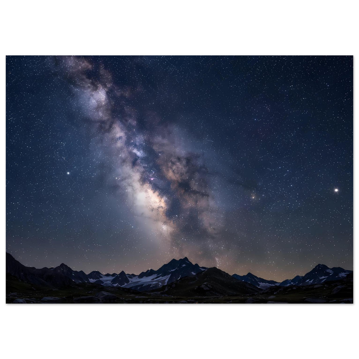Poster im Querformat mit Milchstraße über dunkler Berglandschaft