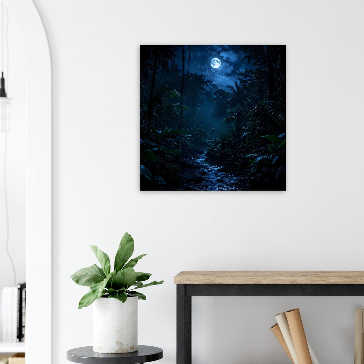 Quadratisches Poster mit schwarzem Rand: tropischer Nachtwald, Mond über dunklem Pfad