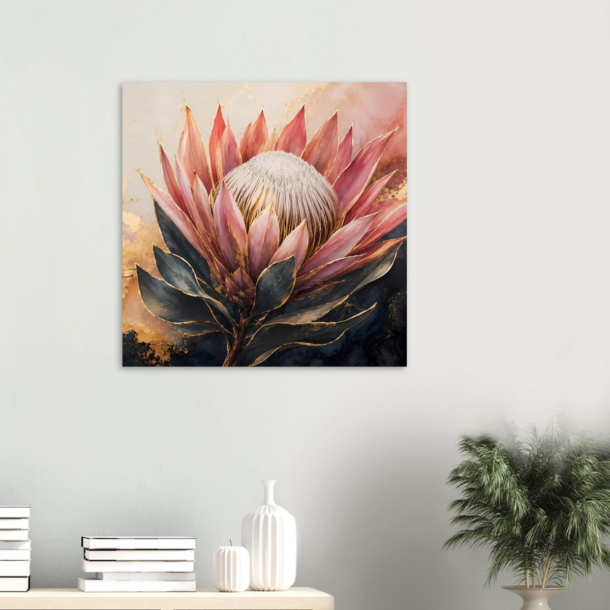Quadratisches Poster mit Königsprotea-Motiv: Altrosa Blüten, goldene Schimmer und dunkle Blätter