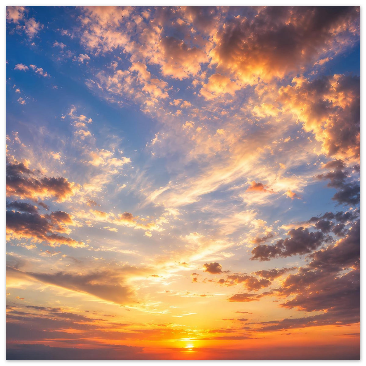 Himmels-Sonnenuntergangsposter (Nahansicht) mit flauschigen Wolken und hellem Sonnenuntergang
