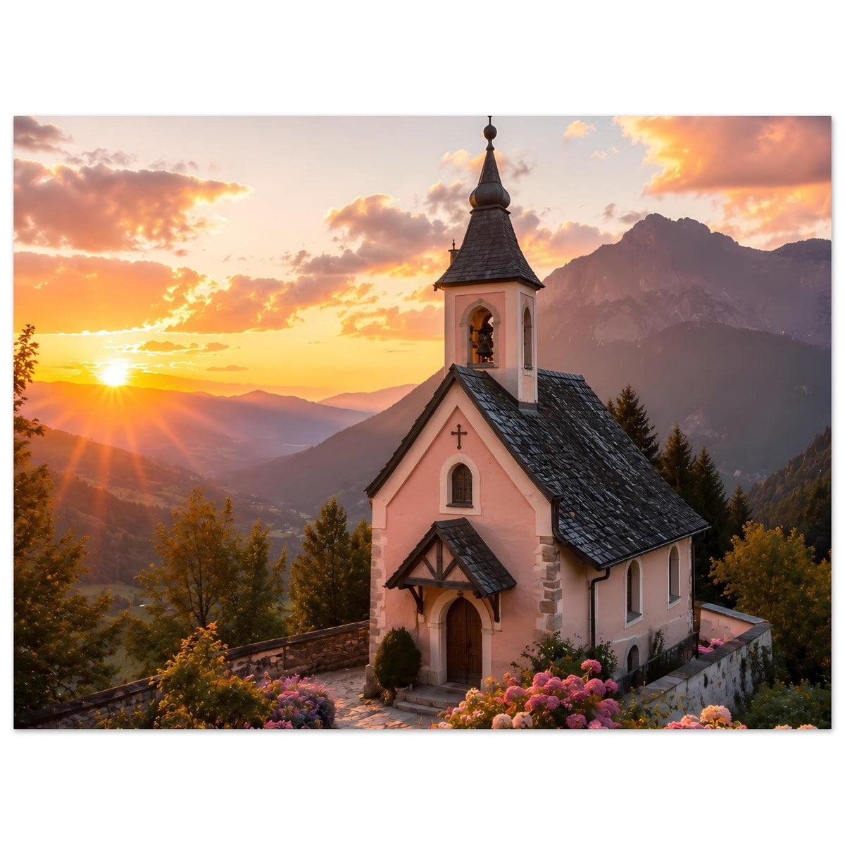 Landschaftsposter mit Kapelle im goldenen Sonnenuntergang, Sonnenstrahl links und Blumenranke unten.