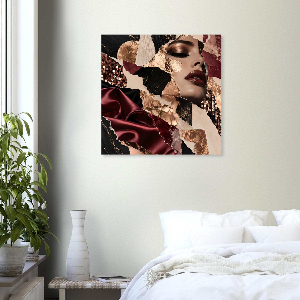 Posterbild mit Frauenporträt-Collage in dunklem Bordeaux, Goldfolien und schwarzen Flächen