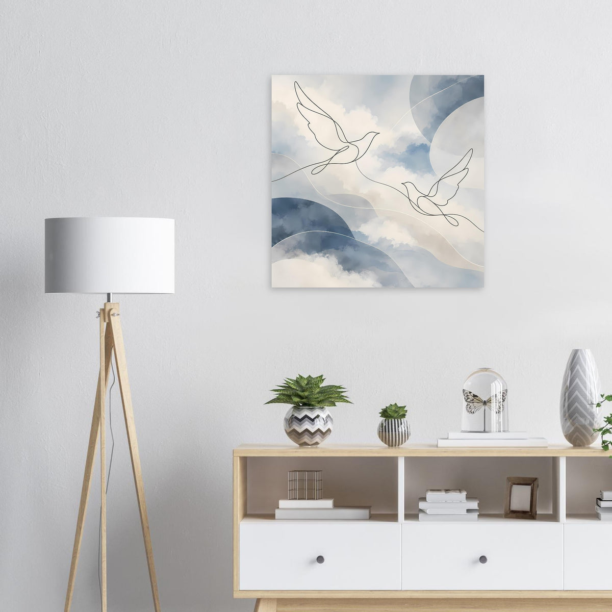 Quadratischer Kunstdruck mit minimalistischen Friedenstauben in Blau und Wolken