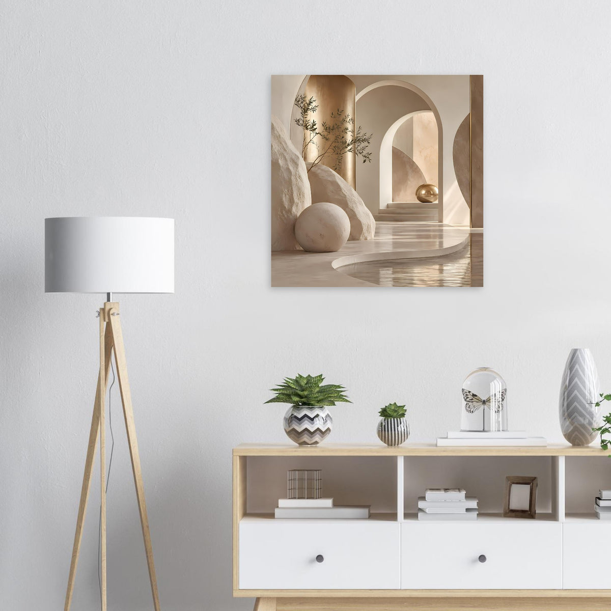 Architekturposter mit Rundbogen, Säule, goldenen Akzenten und Steinstruktur in Sandtönen