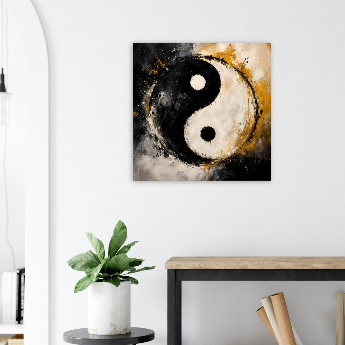 Abstraktes Yin-Yang Poster, schwarz-weißes Symbol mit goldfarbenem Sprenkelrand