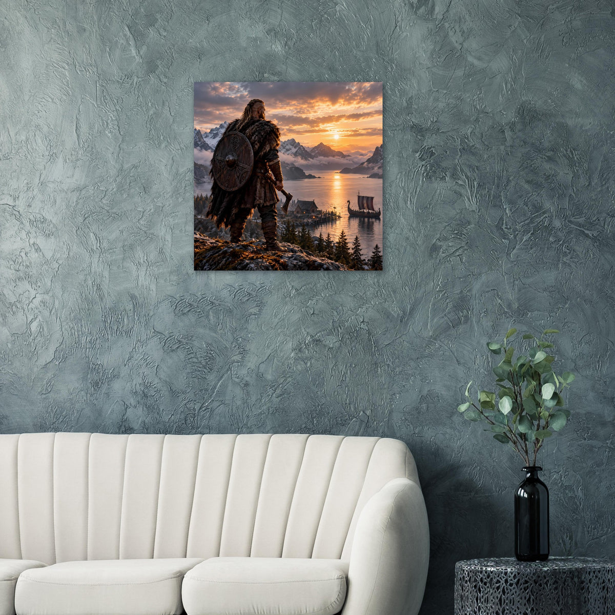 Gerahmtes Poster mit Wikinger im Fell und Rundschild vor Fjord bei goldenem Abendhimmel