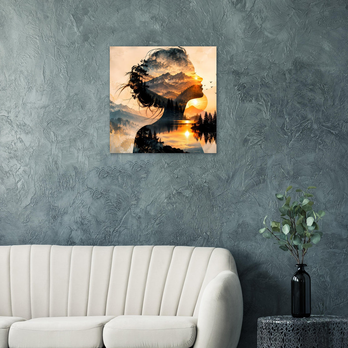 Poster mit Doppelbelichtung einer Frauensilhouette vor Berg- und See-Landschaft.