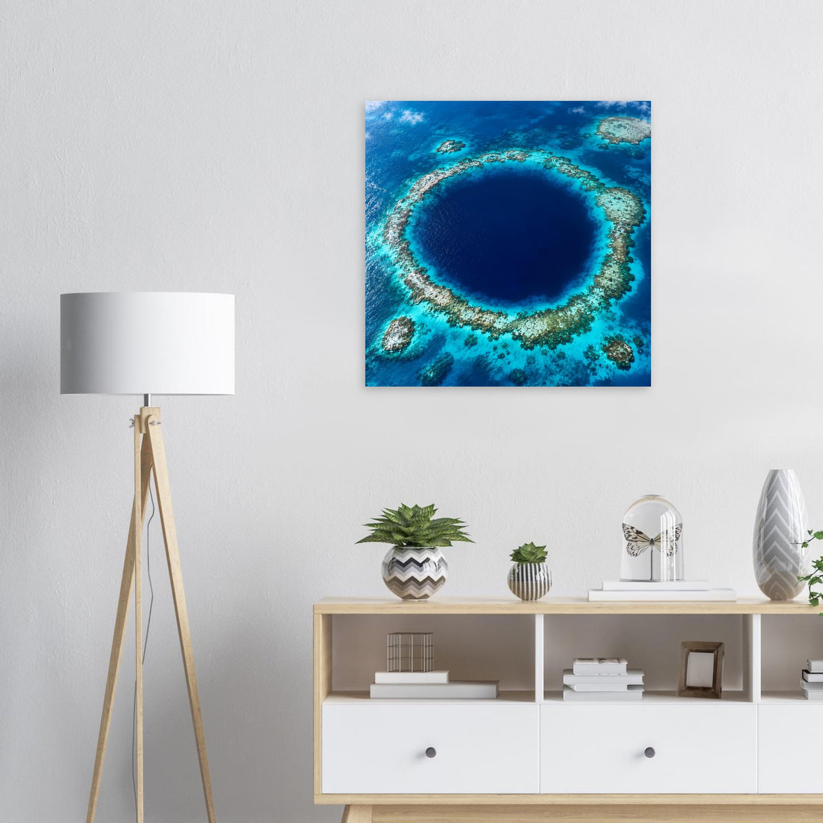 Quadratisches Meerbild-Poster mit rundem blauem See im Ozean, umgeben von Korallen