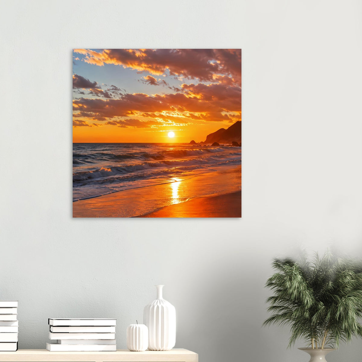 Quadratisches Poster im Holzrahmen mit Sonnenuntergang am Strand und Sonnenreflex auf dem Wasser