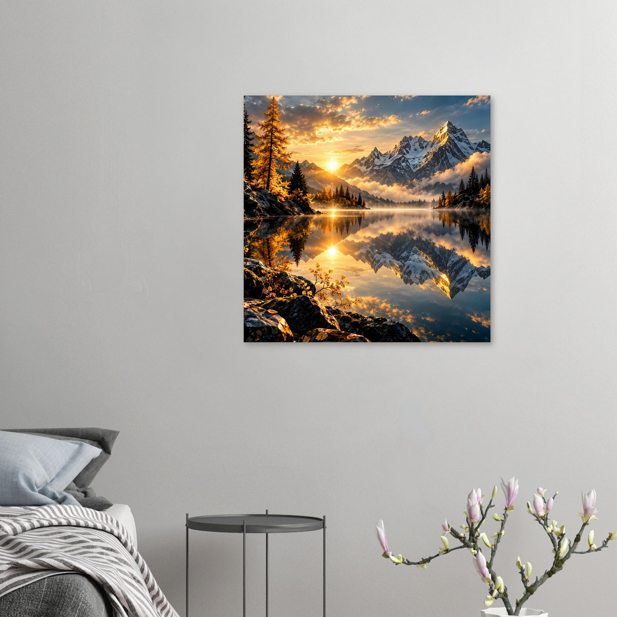 Wandposter mit Sonnenaufgang, Alpengipfeln und Bergsee-Reflexion, klein an der Wand