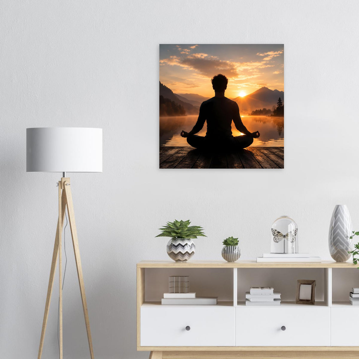 Gerahmtes Wandposter mit Meditationssilhouette vor Sonnenuntergang, Abendhimmel und See