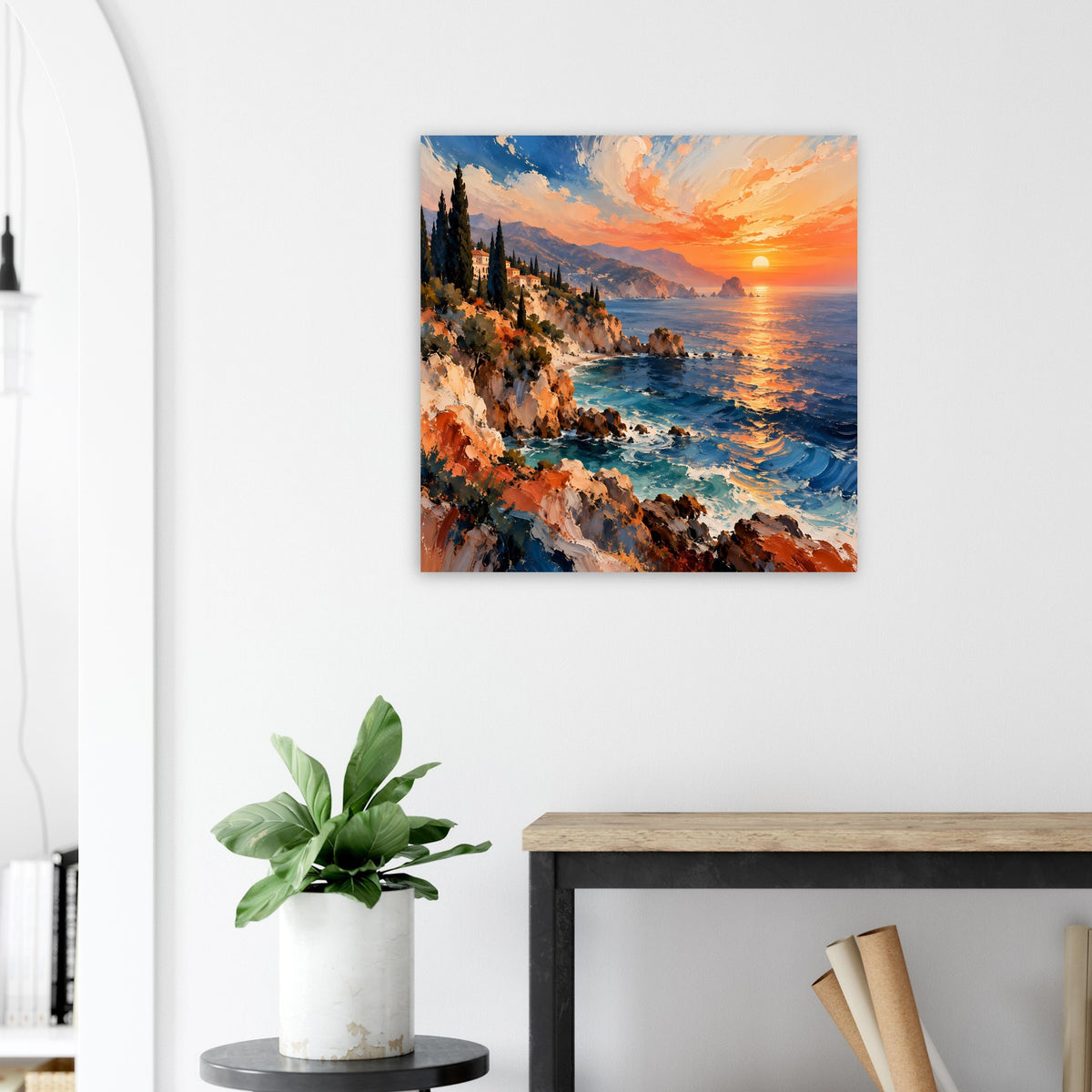 Wandposter mit Küstenpanorama, Felsenküste, Wellen und orangefarbener Sonne